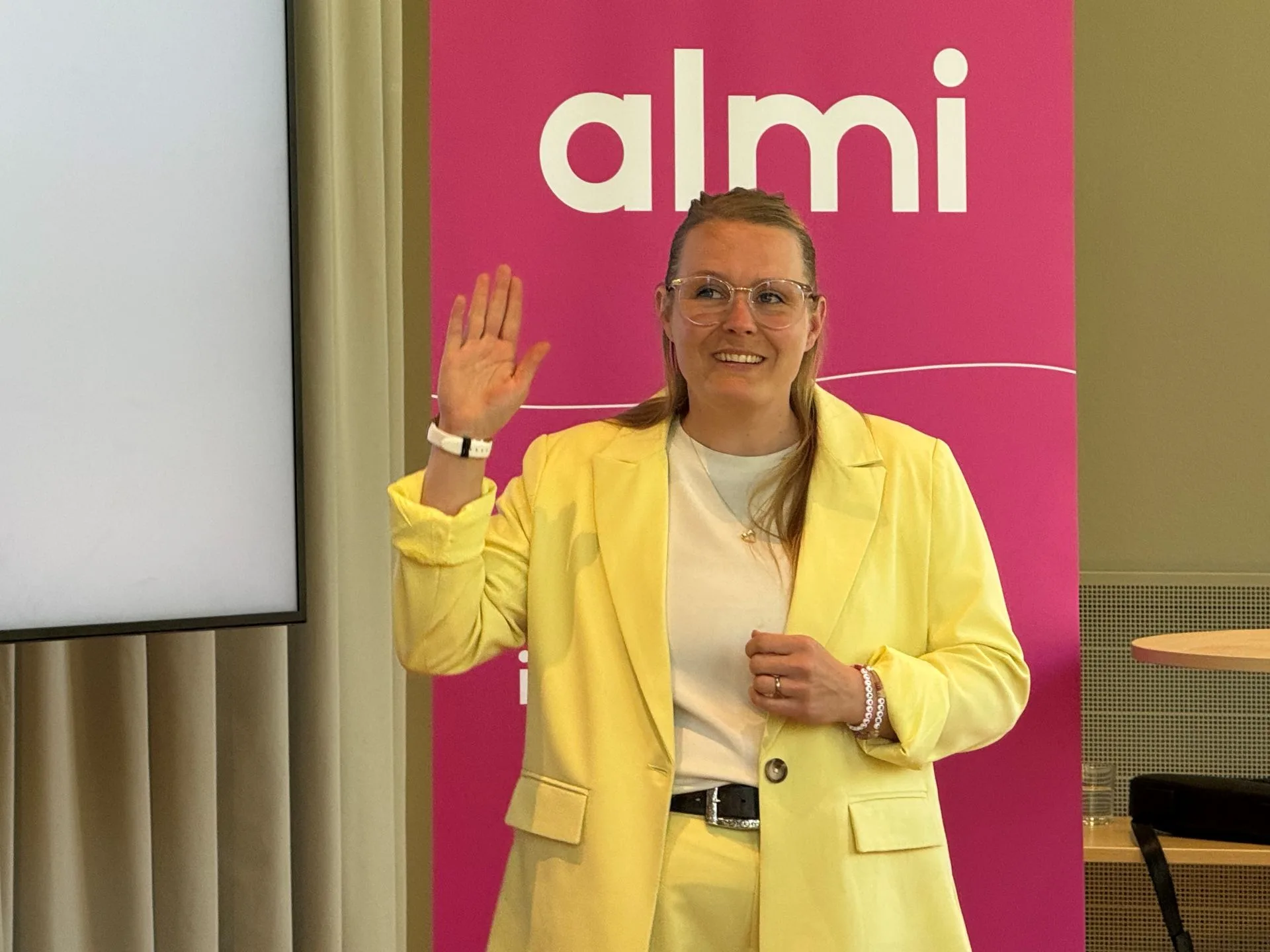 Tina Algeskär vid arbetsplatsen